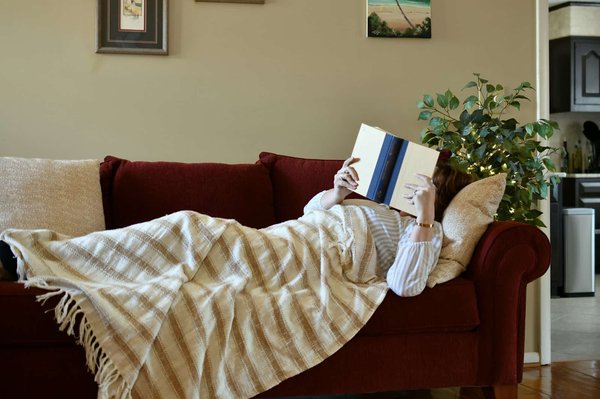 Housse de canapé extensible : comment la mettre en place ?